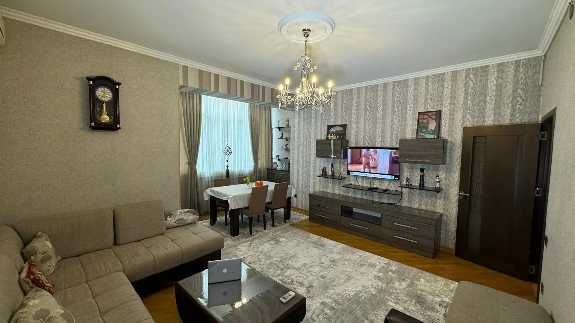 Modern And Cozy Apartment In Baku